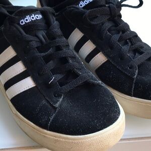 Adidas Men Black Suede. and White stripped  Sneakers. SZ 7